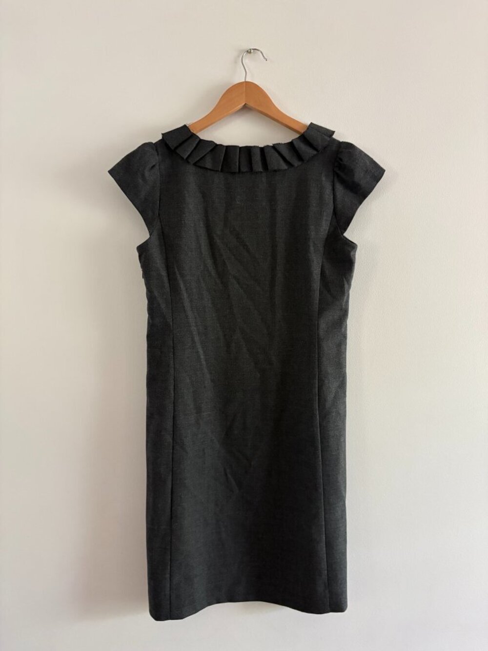 J. Crew Wool Blend Shift Dress Ruffle Neckline Short Sleeve Charcoal Grey Size 8 - Picture 4 of 6